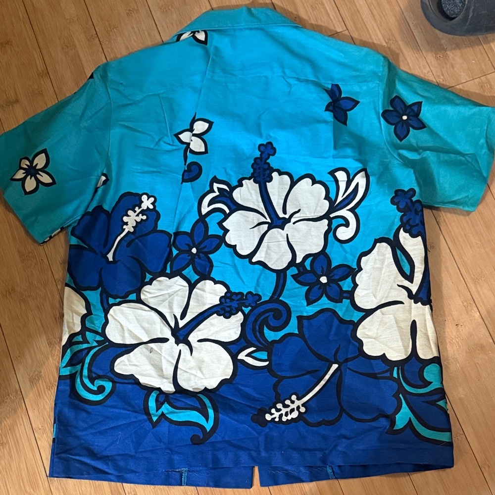 Vintage Mālihini Hawaiian Shirt - Picture 4 of 4